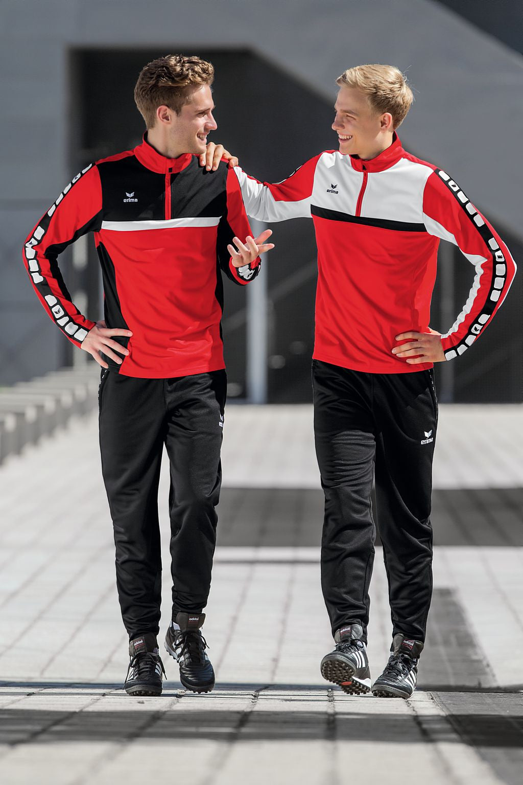 Outlet Str. Medium -Træningstrøje m kort lynlås