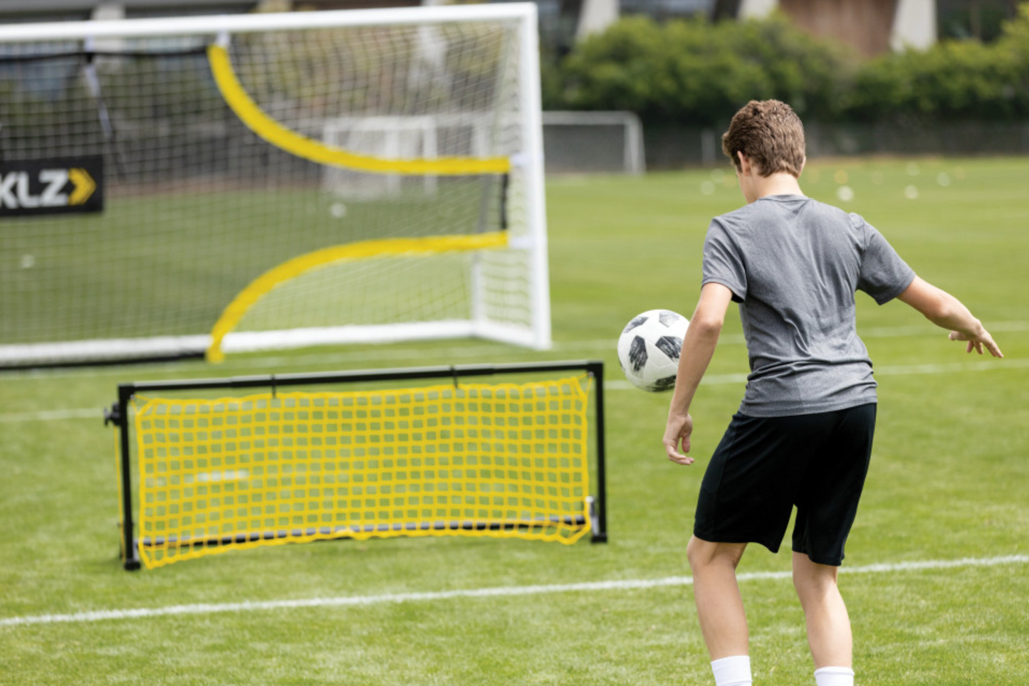 NB! LEVERES KUN TIL POSTNR. 1000-2970. SKLZ rebounder New-station Soccer Trainer Pro.