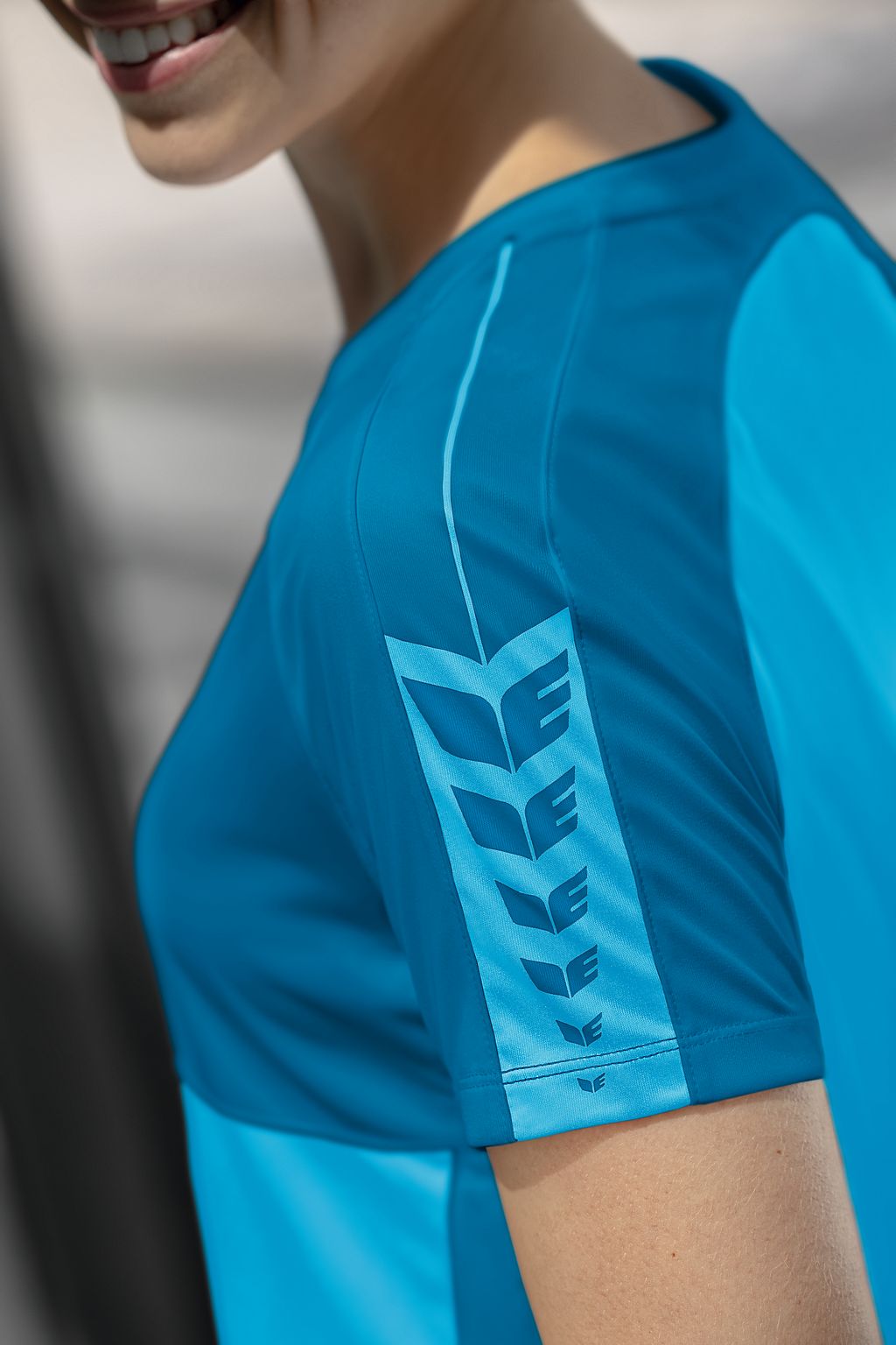 Erima Teamline SIX WINGS T-shirt - damemodel m OP logo